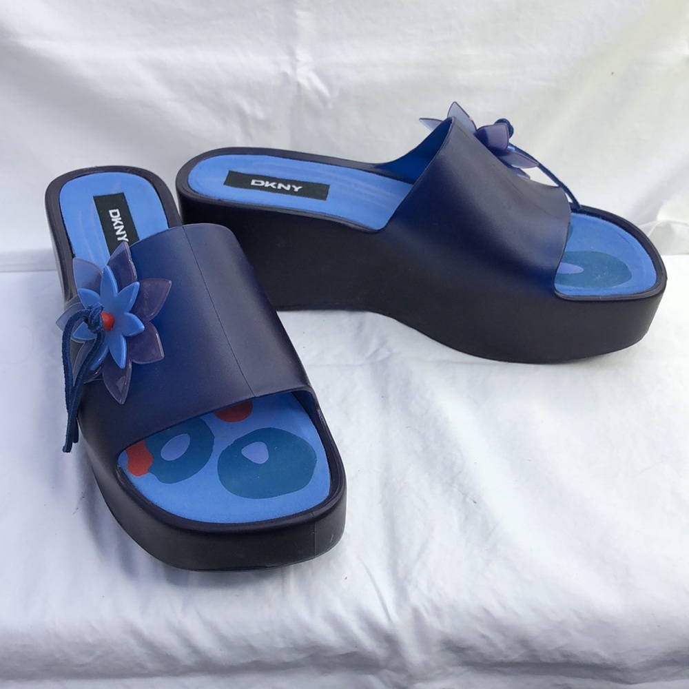 DKNY JoJo Platform Jelly Slip-on Sandal, Blue w/2.5” Heel